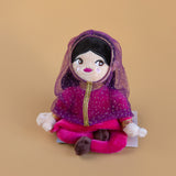 Traditional girl shoulder magnet