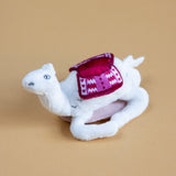 Camel shoulder magnet